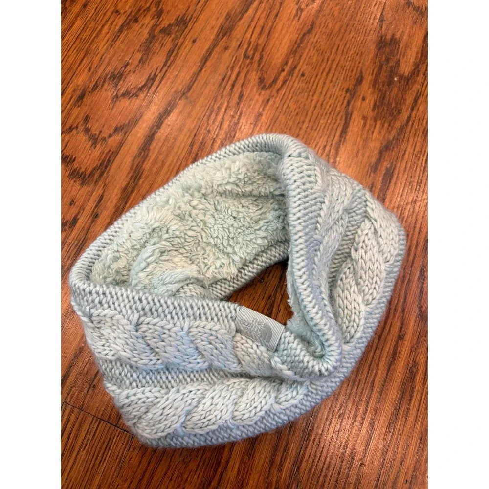 The North Face Womens Oh Mega Headband Muted Pine Cable Knit Fleece Lined Green